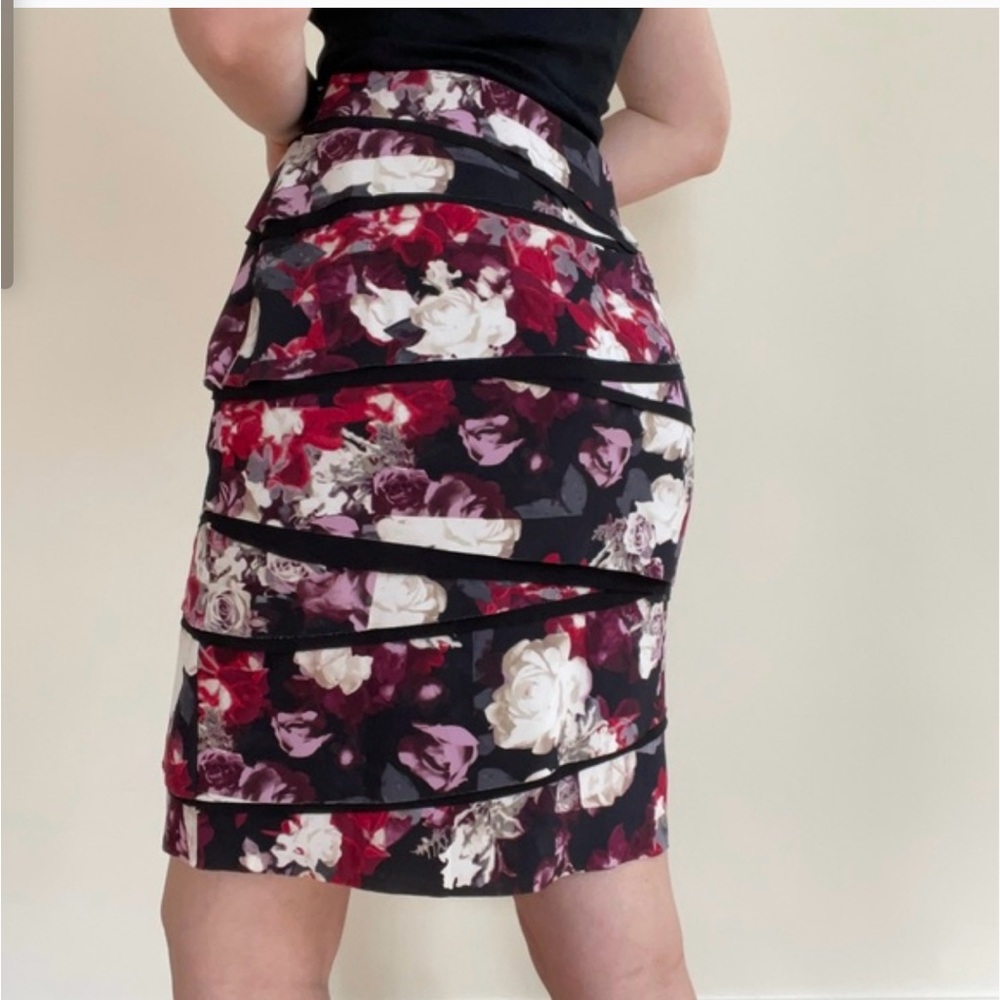 White House Black Market skirt size 4 purple & black‎ floral tiered layered 💜🖤